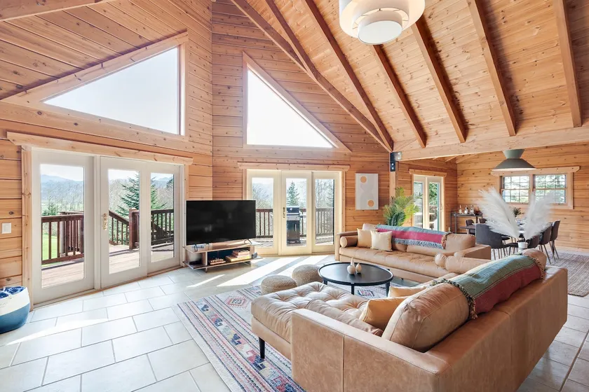 Private Oregon Coast Lodge w/ hot tub & games - Image 1
