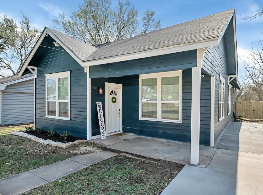 The Shiplap Cottage: 9min to Silos/Downtown/Baylor - Image 1