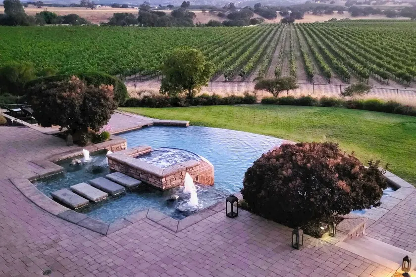 Mira Vista Vineyard Estate - Pool and Spa - Image 1
