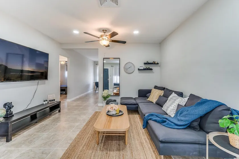 Spacious Home located Hollywood/free parking - Image 1