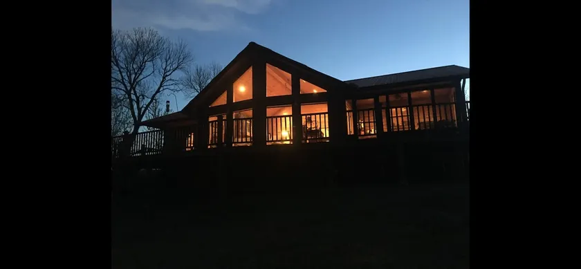Riverfront 3 bedroom cabin - Image 1