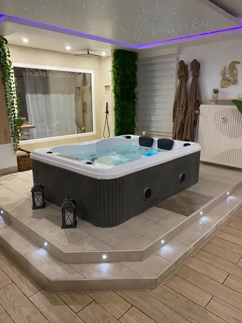 Lovely apartment with a hot tub and sauna - Image 1