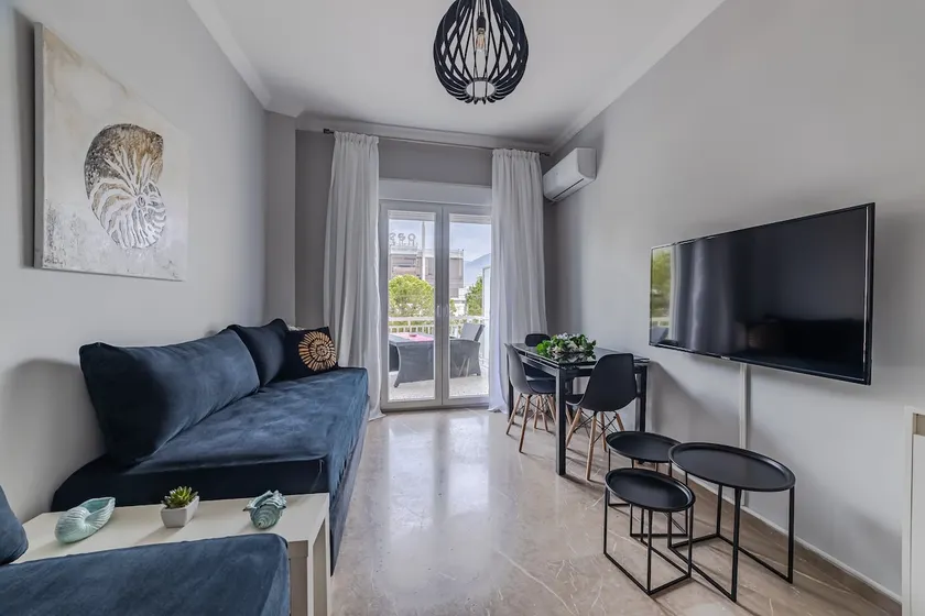 Bijou apartment in Glyfada center - Image 1