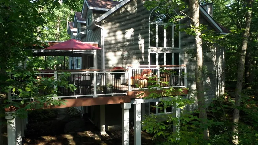 Spacious Family Cottage, Access to Private Beach - Image 1