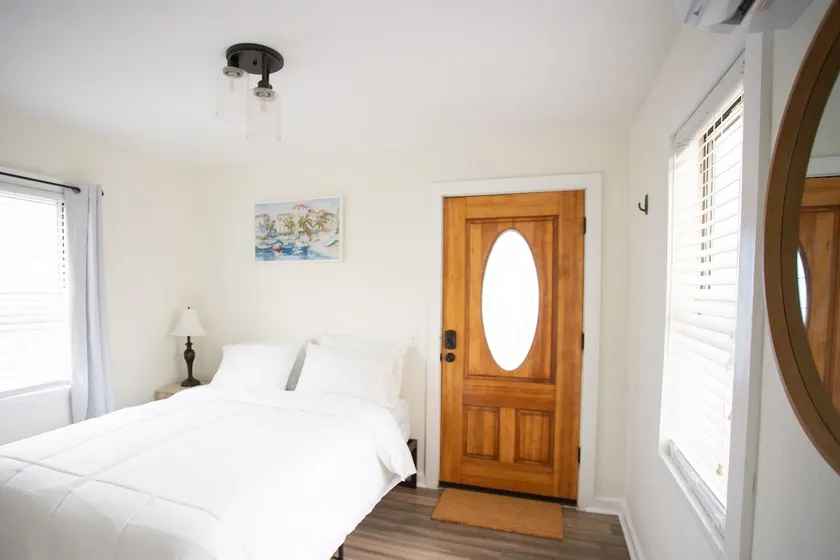 Cozy Studio - Blocks from the Ocean! - Image 1