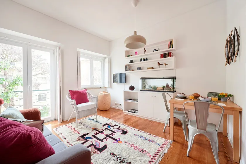 Sunny Renovated Apt With AC, By TimeCooler - Image 1