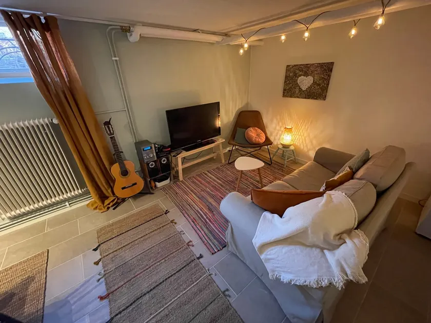 Spacious apartment in the basement of our villa - Image 1
