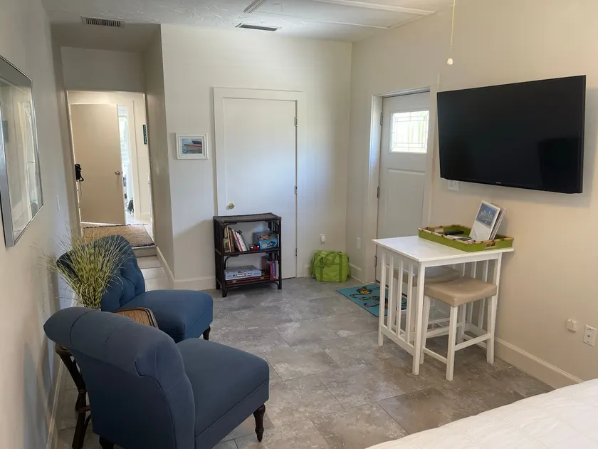 Sweet, pet friendly Siesta Suite - Image 1