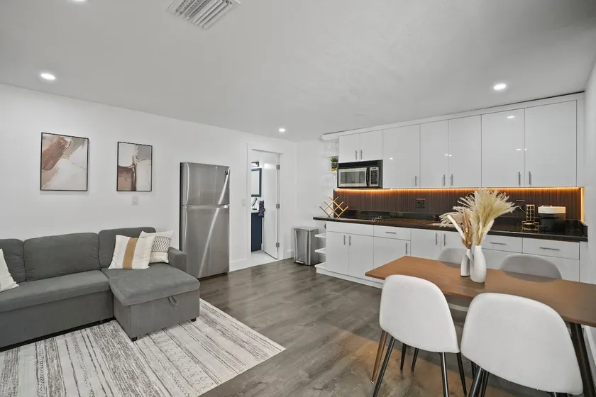 Luxury 1 bedroom apt in Kendall Prime Location - Image 1