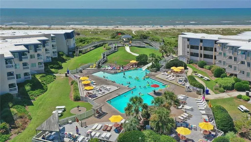APATB - Top Floor Condo Overlooking Outdoor Pool! - Image 1