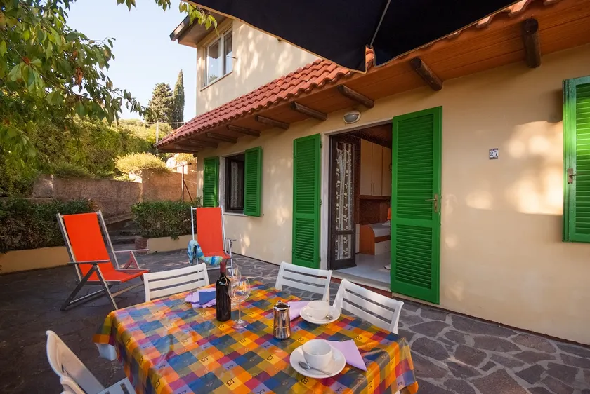 Three-room apartment for 6 people with swimming pool, 1 km from the sea - Image 1