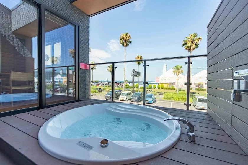 Close to the sea/Jacuzzi overlooking the pier/Sakurakka Marine - Image 1