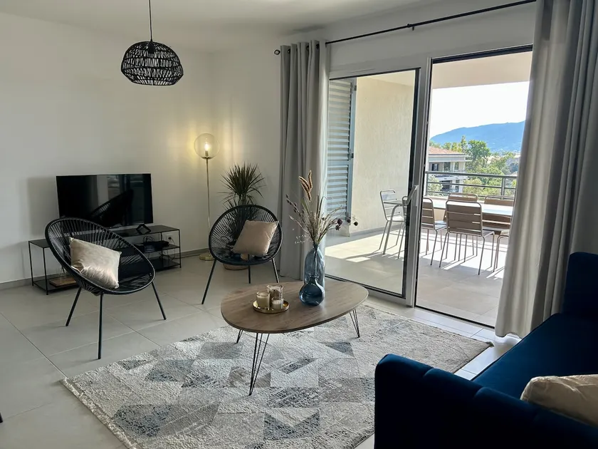 Superb apartment with free parking on site - Image 1