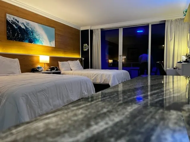 Beautiful Oceanfront Modern Hotel room, w/ Balcony - Image 1