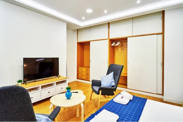 Centrally located with air conditioning - Image 1