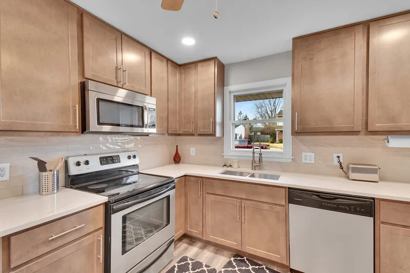 3 bedroom home in quiet neighborhood - Image 1
