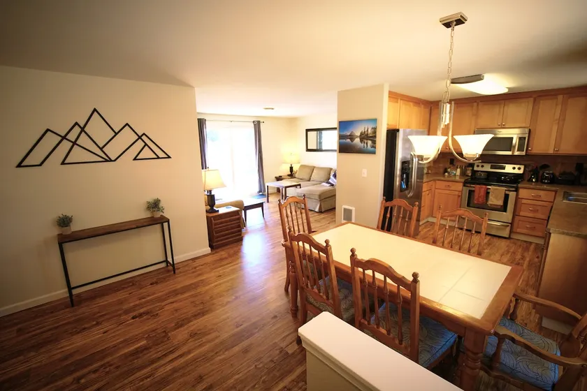 4-bedroom home near Airport & Bend - Image 1
