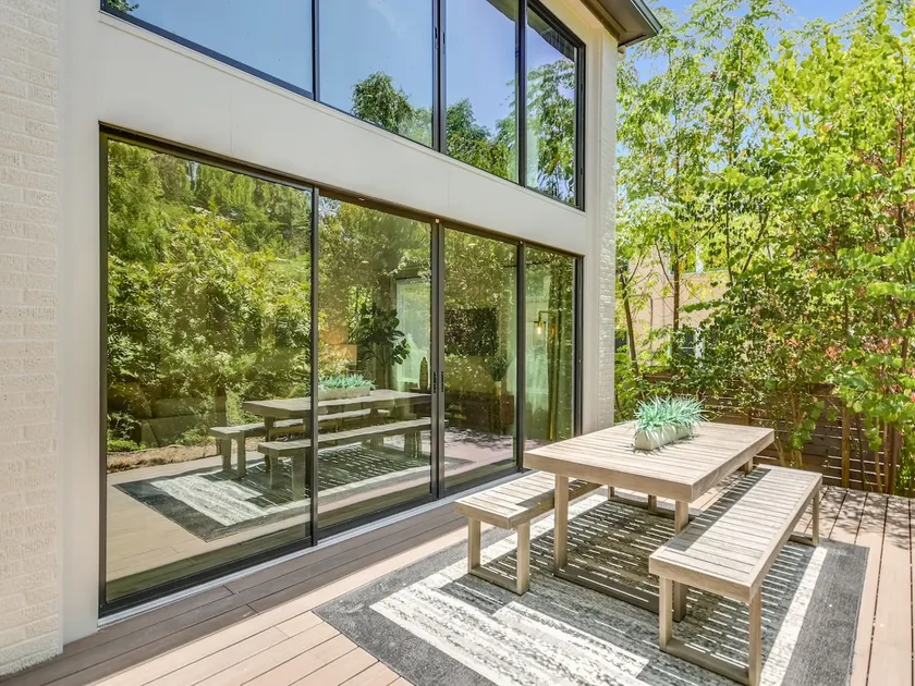 5 Blocks from UT Stadium with Deck & Lush Backyard - Image 1