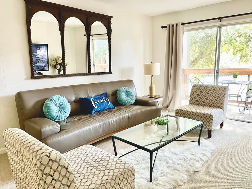 Beautiful & cozy 2 Bd 2 baths condo w/pool** - Image 1