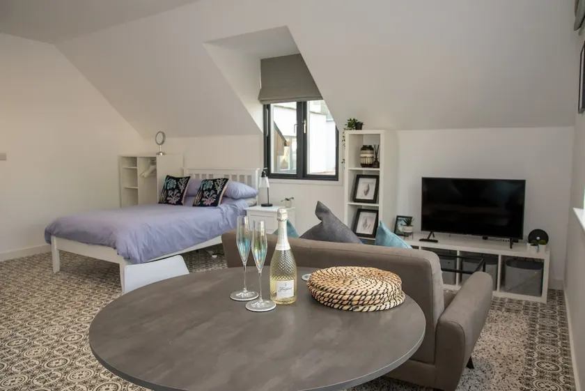 Self Contained Studio Annexe in Seaton, Cornwall - Image 1