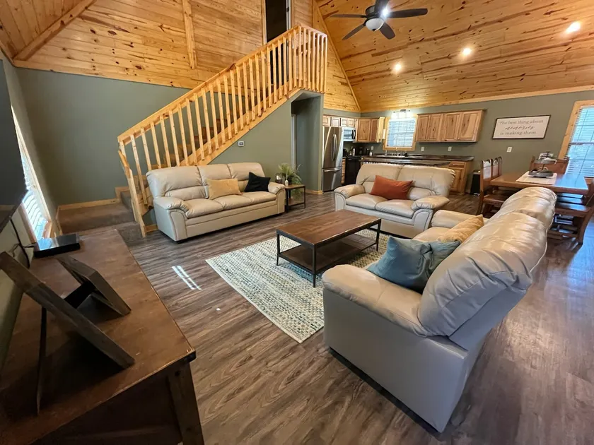 Cheerful & Modern 3 bedroom Cabin with Fire Pit - Image 1