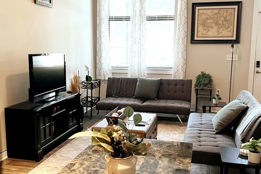 Townhouse in Uptown/King Bed/Wi-Fi /W&D - Image 1