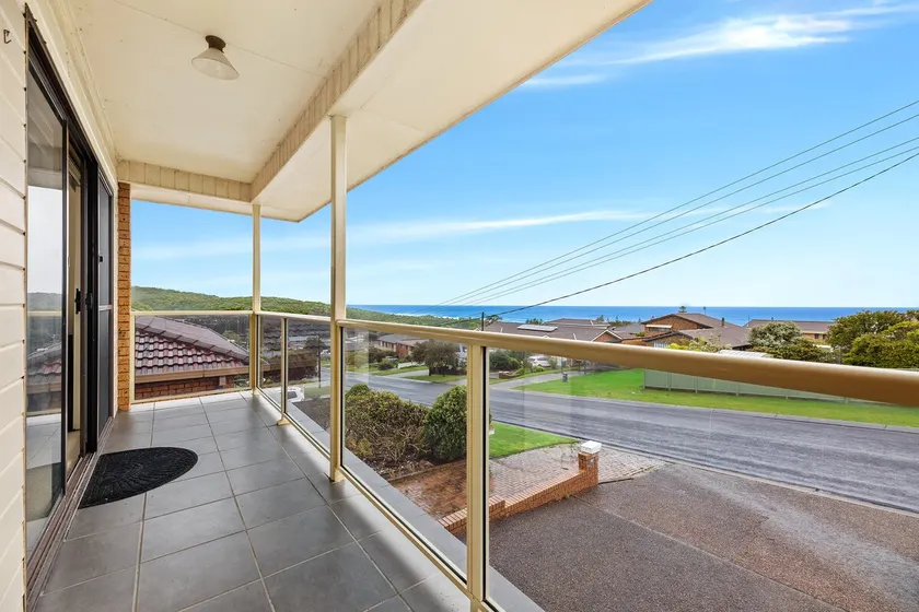 Elevated spacious 4 Bedroom Home with Ocean views. - Image 1
