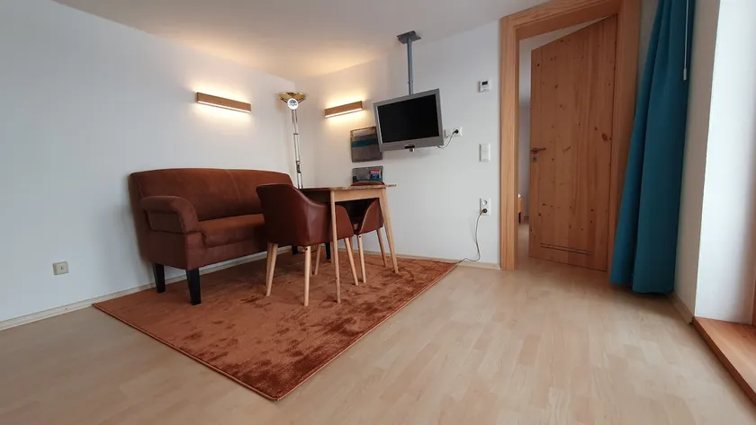 Garden apartment with magnificent mountain view - Image 1