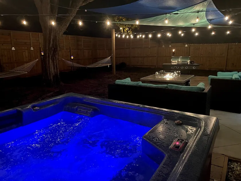 Quiet Retreat-5mi to Beach-Hot Tub, Outdoor Shower - Image 1