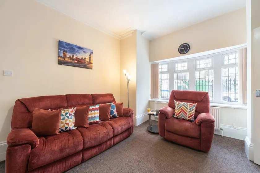 Thy Grace 3 Bedroom 2 Shower Room Central Newland - Image 1