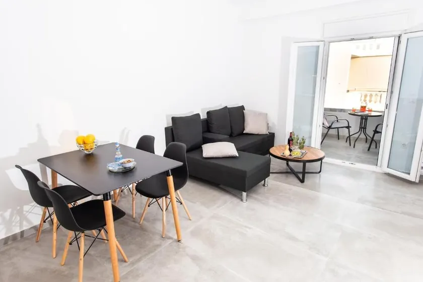Lovely 2 bed room apartment near the beach - Image 1
