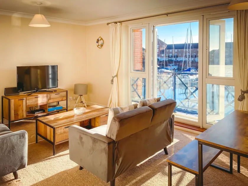 Sailor's Rest: modern 2-bed, 2-bath with gorgeous water views - Image 1