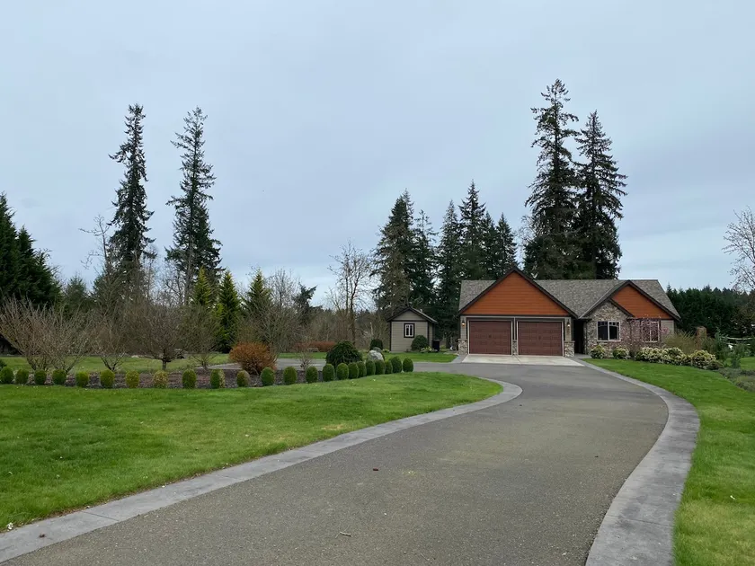 Peaceful, upgraded home - hot tub, donkeys & goats - Image 1