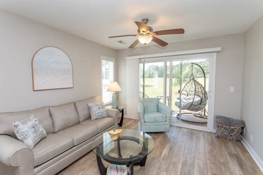 Condo minutes from beach! Pool/Hot Tub/Golf Course - Image 1