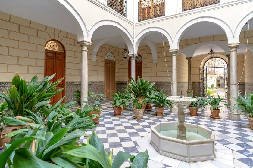 RELAXING AND LUXURIOUS APARTMENT NEXT TO THE CATHEDRAL. - Image 1