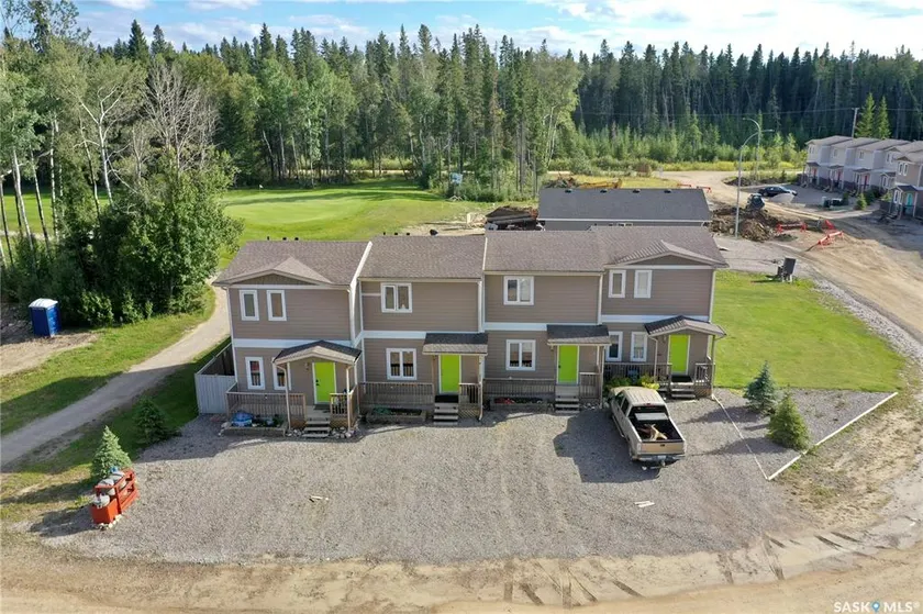 Peaceful townhouse retreat, backing the 5th green. - Image 1
