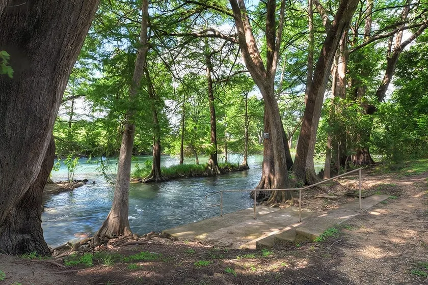 Guadalupe River Paradies! 2 Pools! 4 Whirlpools! - Image 1