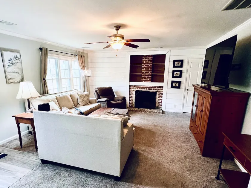 Charming In-Town Home Close to Dining & Shops, UGA - Image 1