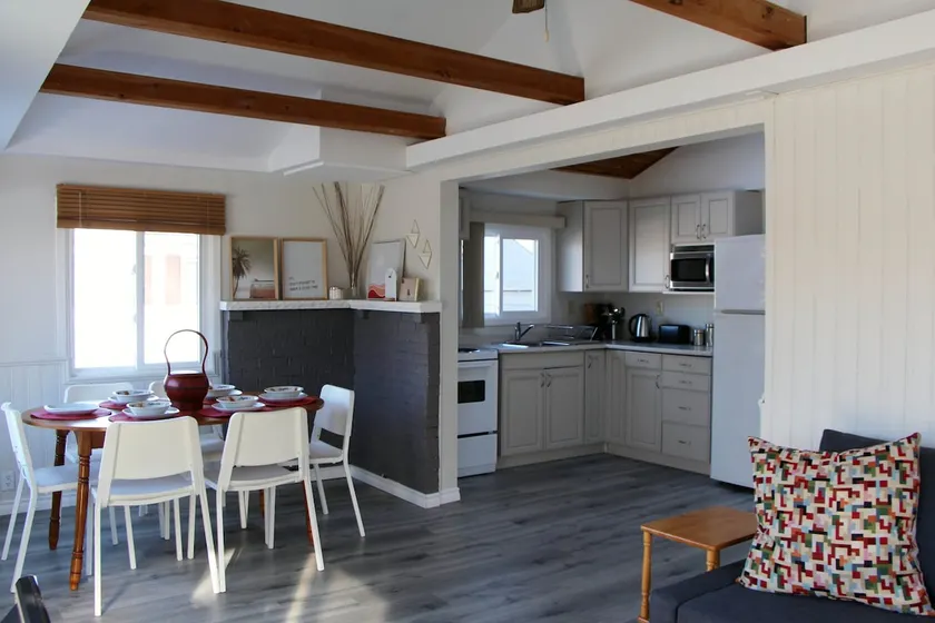 Inuk-chic living (5 star cottage near the beach) - Image 1