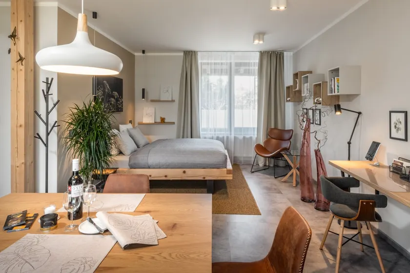 Redfox Garden2 - modern accommodation with parking - Image 1