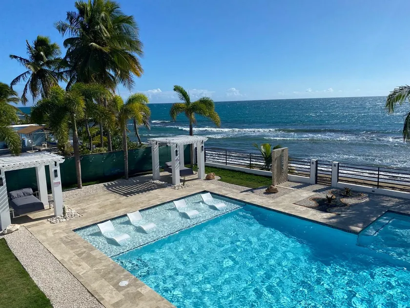 Oceanfront home, stunning pool, breathtaking views - Image 1