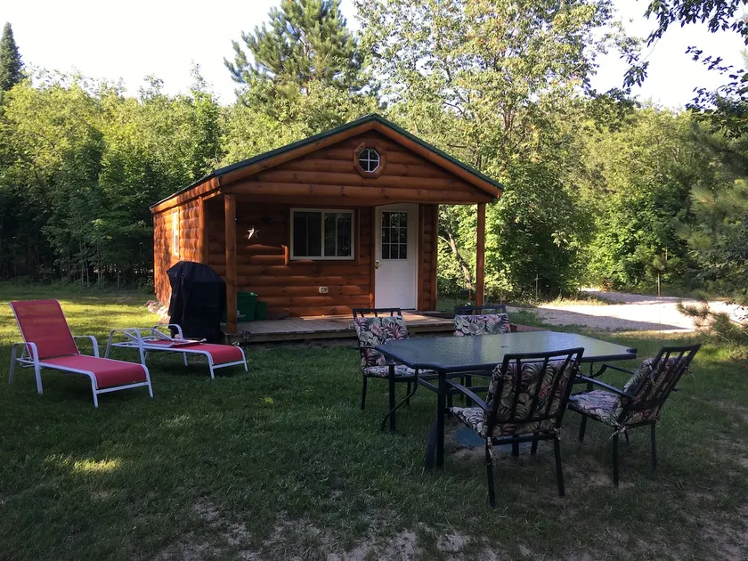 Quiet Petoskey Cabin - Image 1