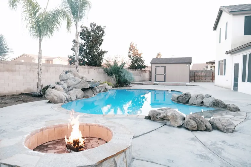 Beautiful Family Pool House & Lovely Fire Pit - Image 1