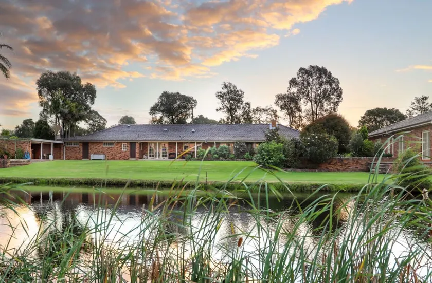 Wine Country Homestead – Spacious Retreat - Image 1