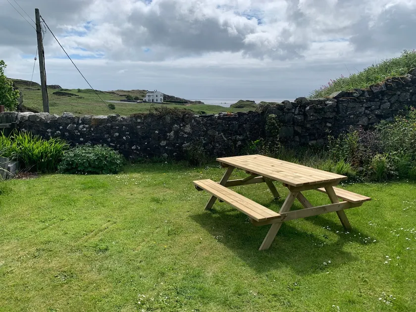 Walking distance to distilleries - Image 1