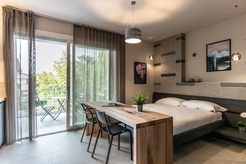 Elegant studio with kitchen in Peschiera del Garda - Image 1