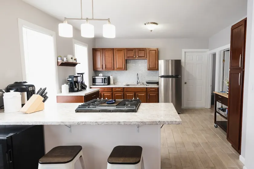 Modern and Peaceful Rental in central New Hartford - Image 1