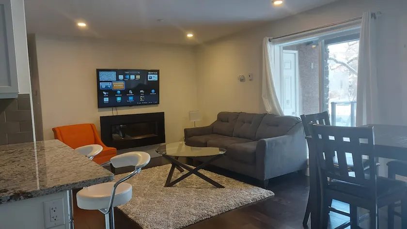 Cozy 2 bedroom condo downtown Regina - Image 1