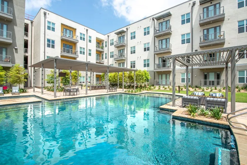 Fall Fun Near DFW | King Bed & Fast WiFi - Image 1