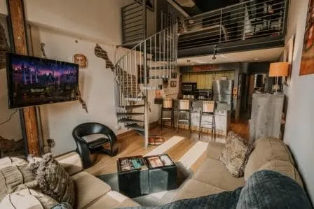 Downtown 210 - Volunteer Loft - Image 1